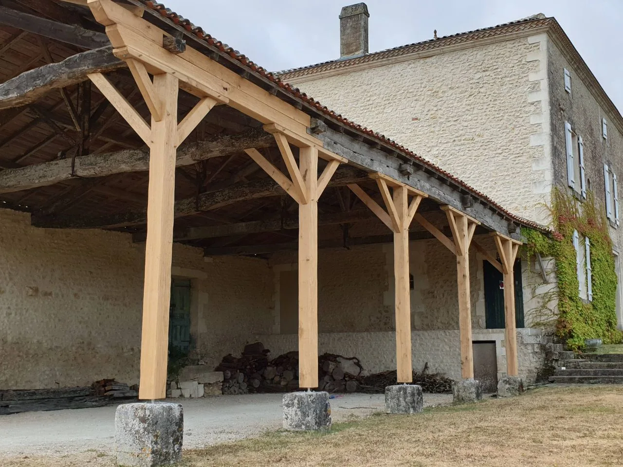 Reprise de charpente réalisée par AS AM 16, charpentier en Charente