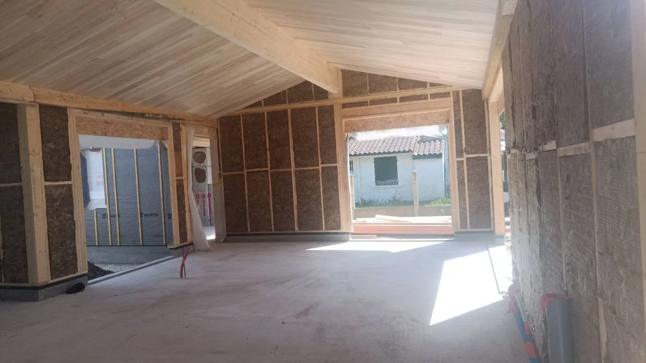 Construction ossature bois en cours de réalisation par AS AM 16, constructeur bois en Charente