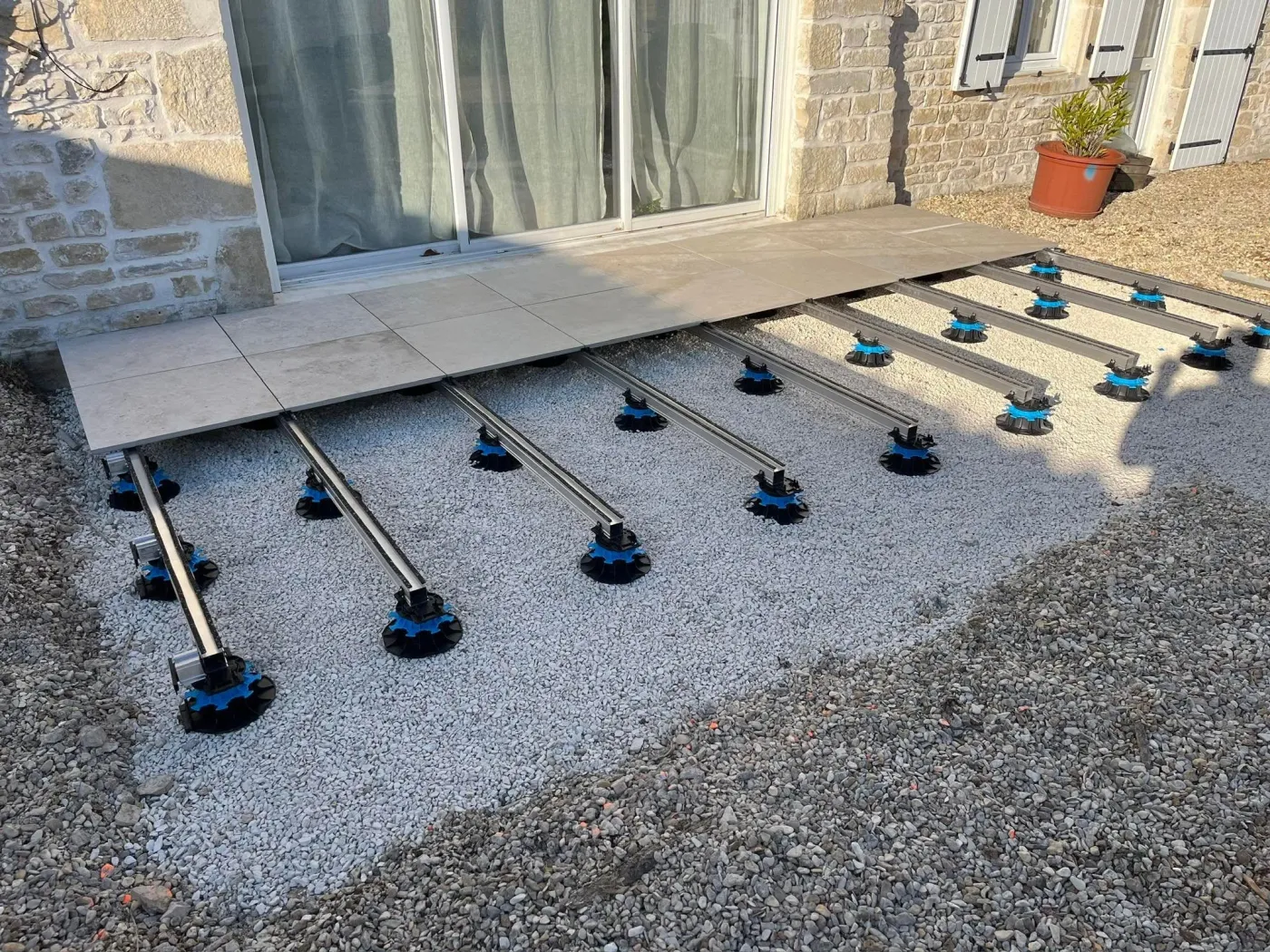 Réalisation d'une terrasse sur plots aluminium par l'entreprise EURL Mickael SASKOR