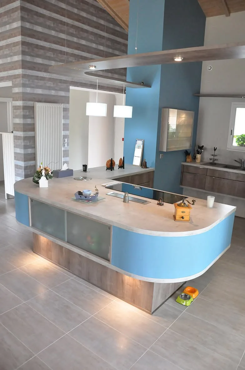 Cuisine réalisée sur mesure, originale par Ambiance Cuisine - Cuisiniste et agenceur en Charente